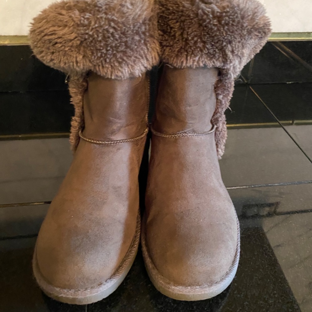 Airwalk Women's Gray Fur Lined Faux Suede Boots